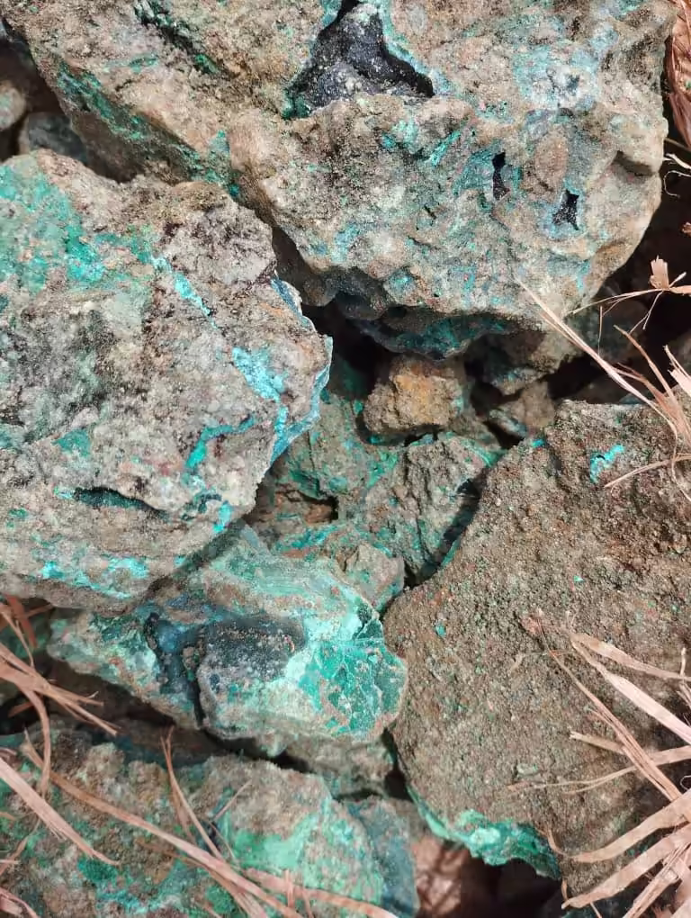 Raw copper metal specimens